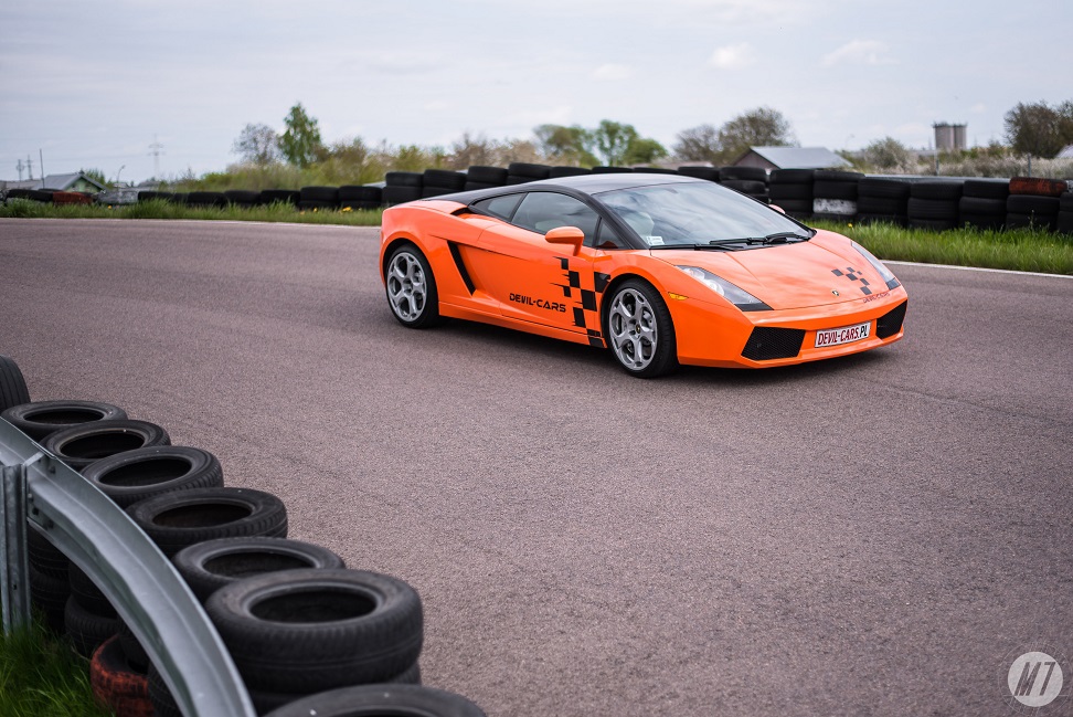 jazda po torze wyścigowym